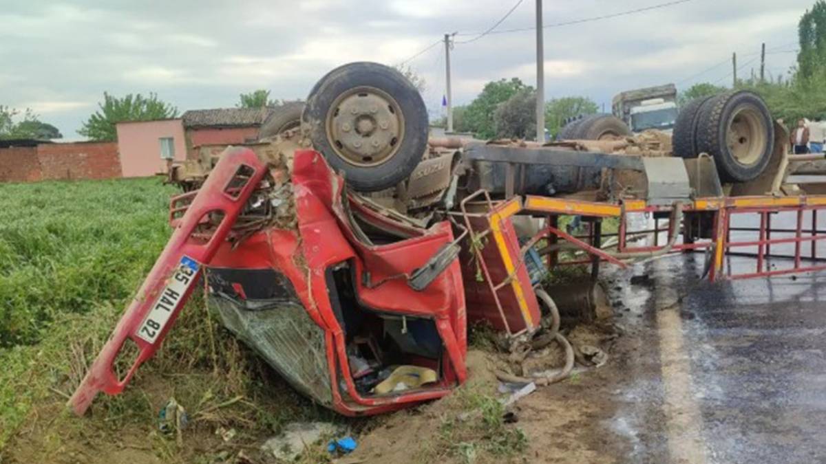 İzmir’de Korkunç Kaza- Manevra Yapan Kamyon Devrildi: 5 Yaralı!
