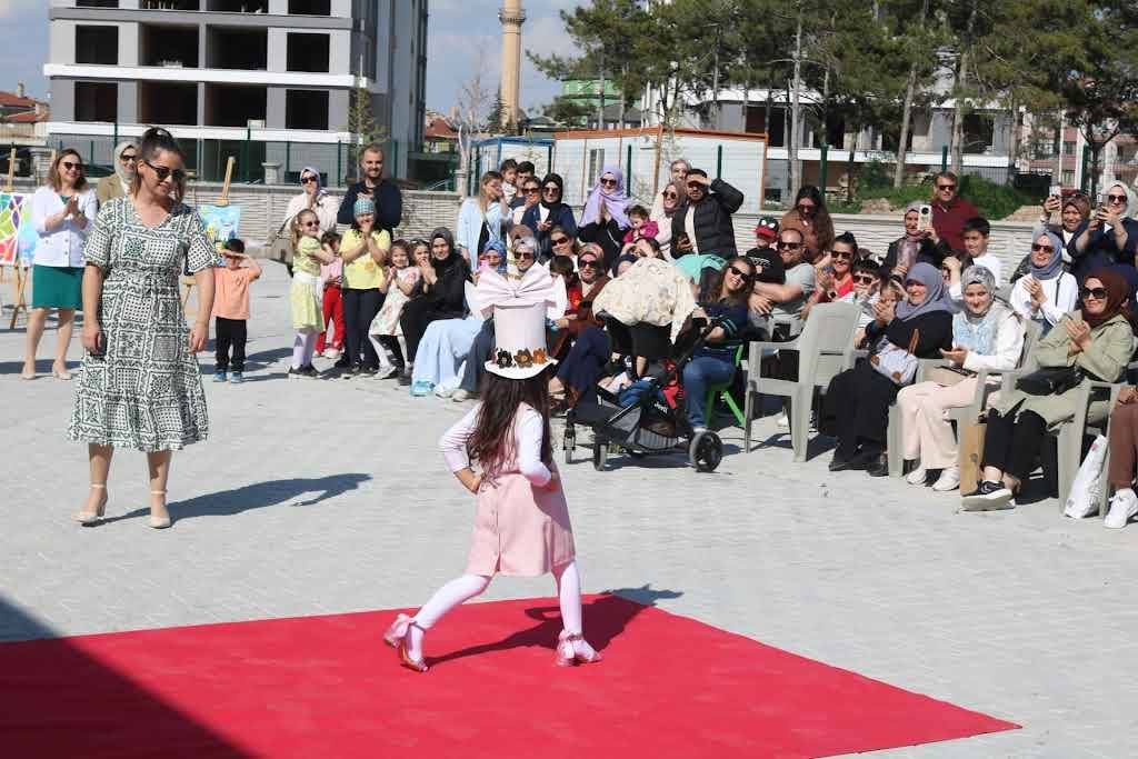 Miniklerden Büyük Mesaj: Zeynur Çetinkaya Kızılay Anaokulu Geri Dönüşüm Sergisi Tam Not Aldı