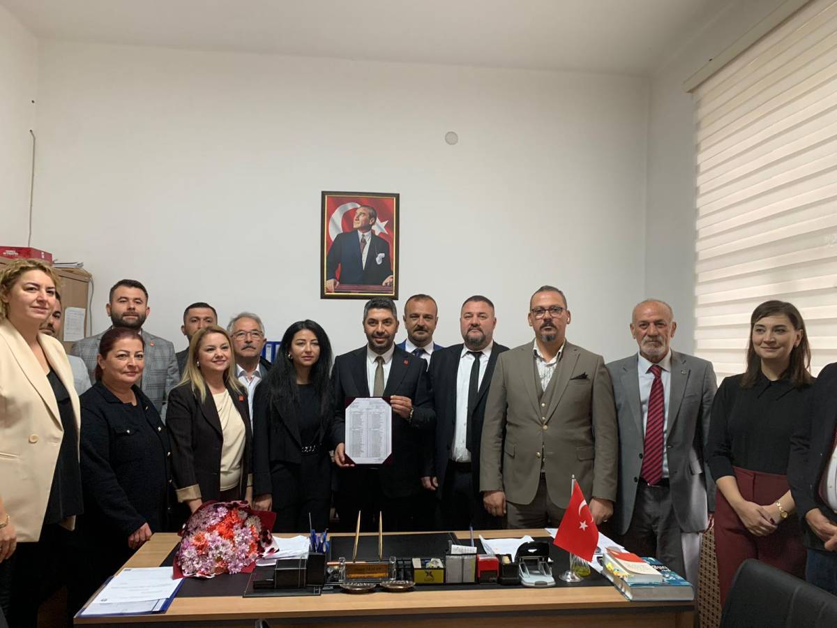 CHP Afyonkarahisar Merkez İlçe Başkanı Murat Albayrak Ve Yönetimi Görevden Alındı