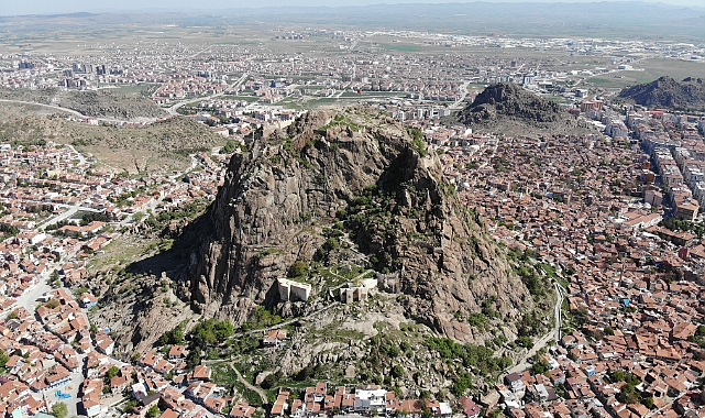 KARAHİSAR KALESİ YEŞİLLENDİ